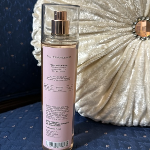 BATH & BODY WORKS SET. . . ROSE SCENT - Picture 4 of 6